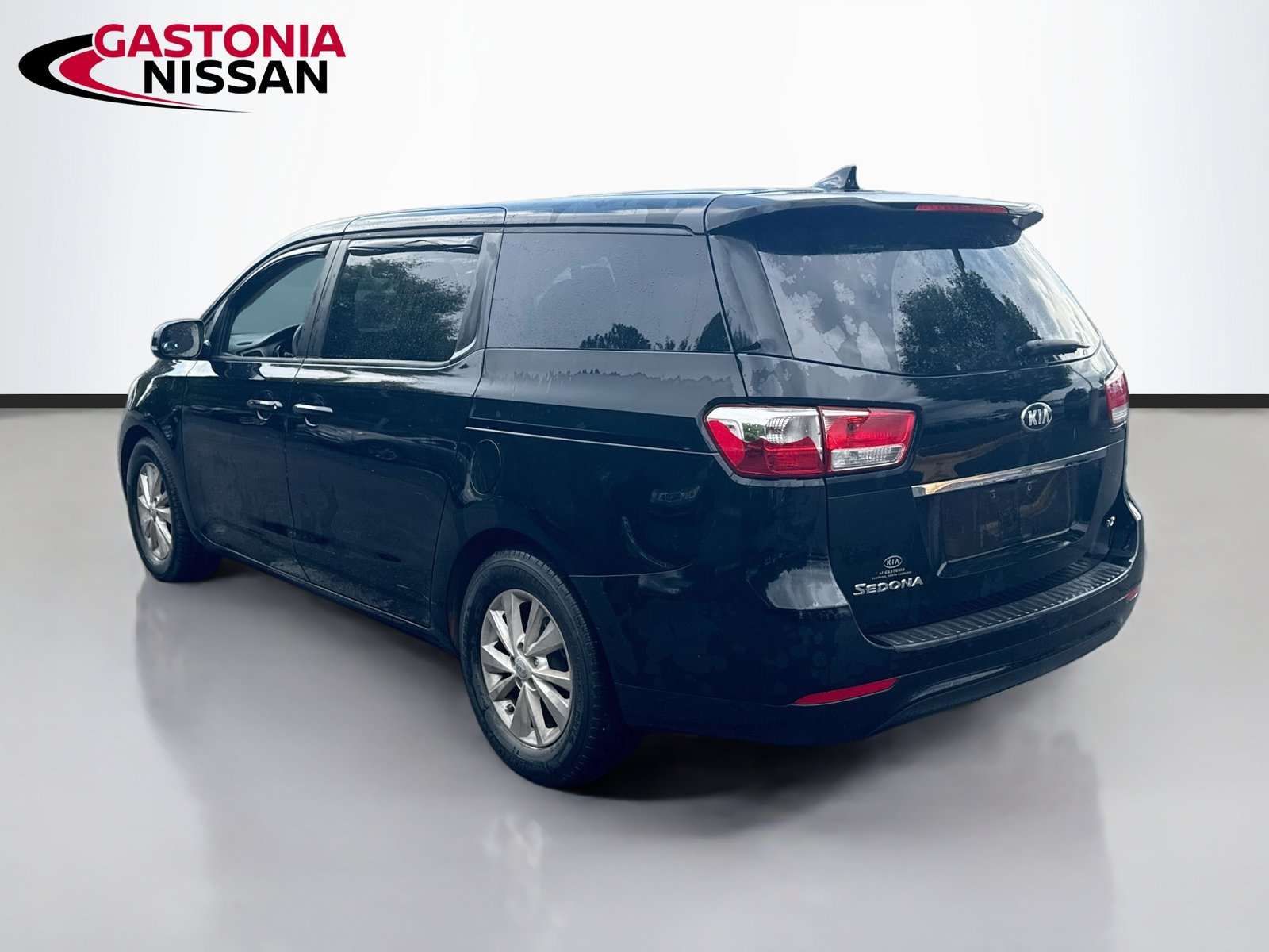 Used 2017 Kia Sedona LX FWD image 6