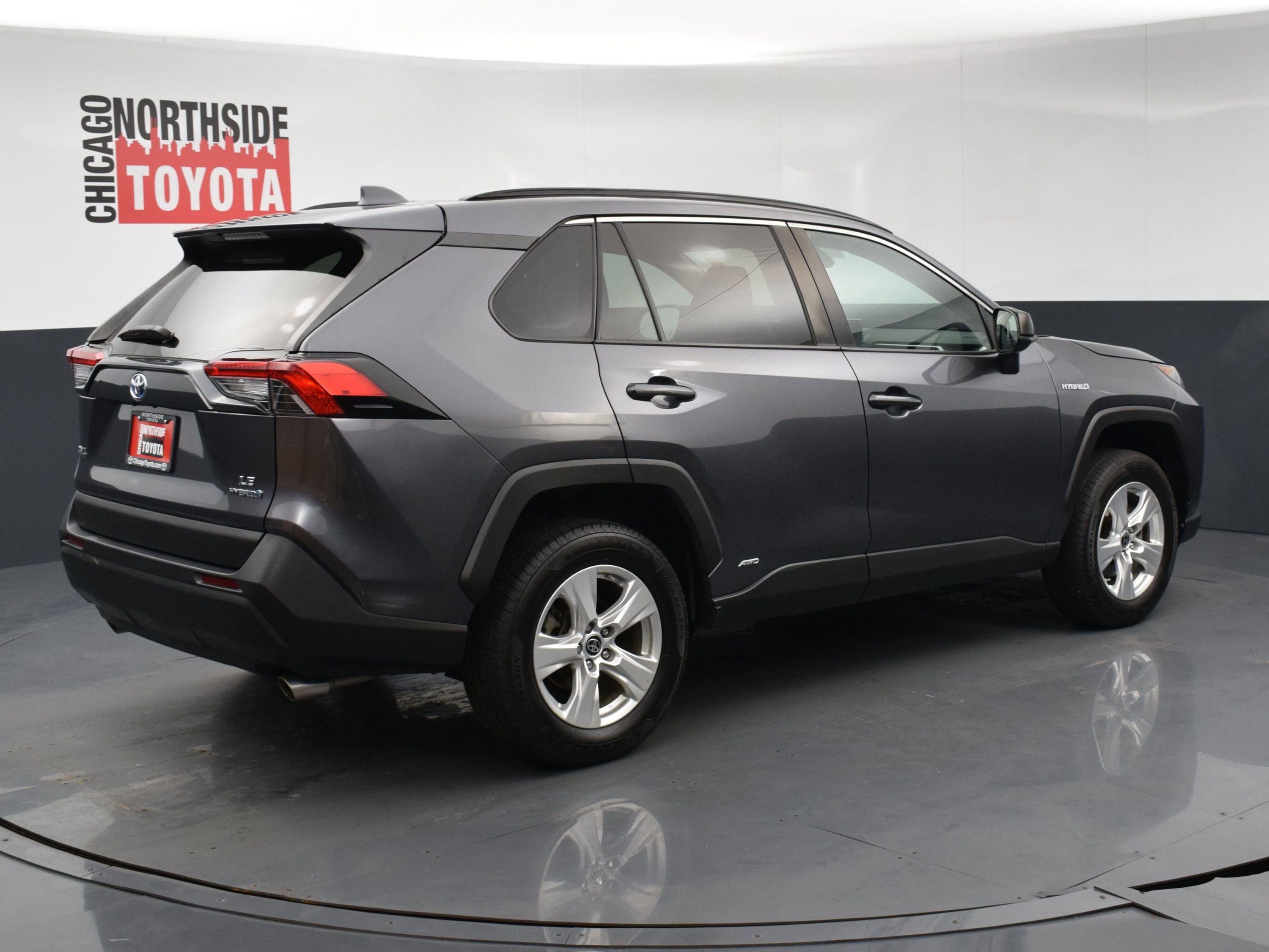 Used 2021 Toyota RAV4 LE AWD/4WD image 4