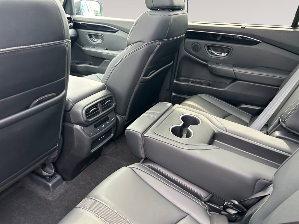 Used 2025 Honda Pilot Touring image 15