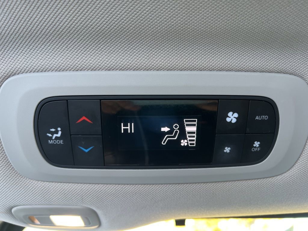 Used 2023 Chrysler Pacifica Limited image 27