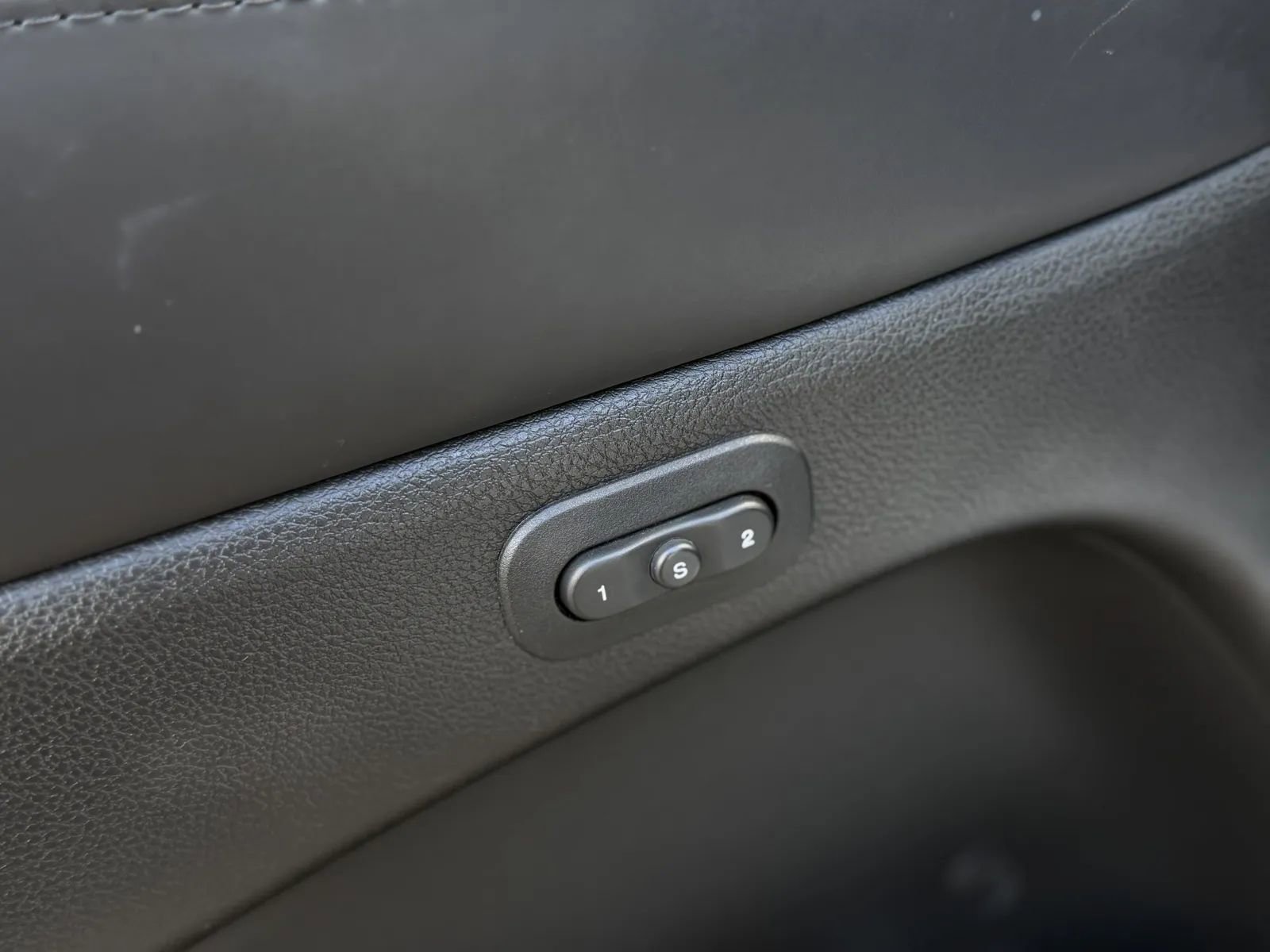 Used 2020 Jeep Grand Cherokee High Altitude image 25