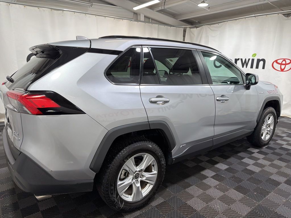 Used 2021 Toyota RAV4 XLE w/ XLE Grade Weather Package image 7