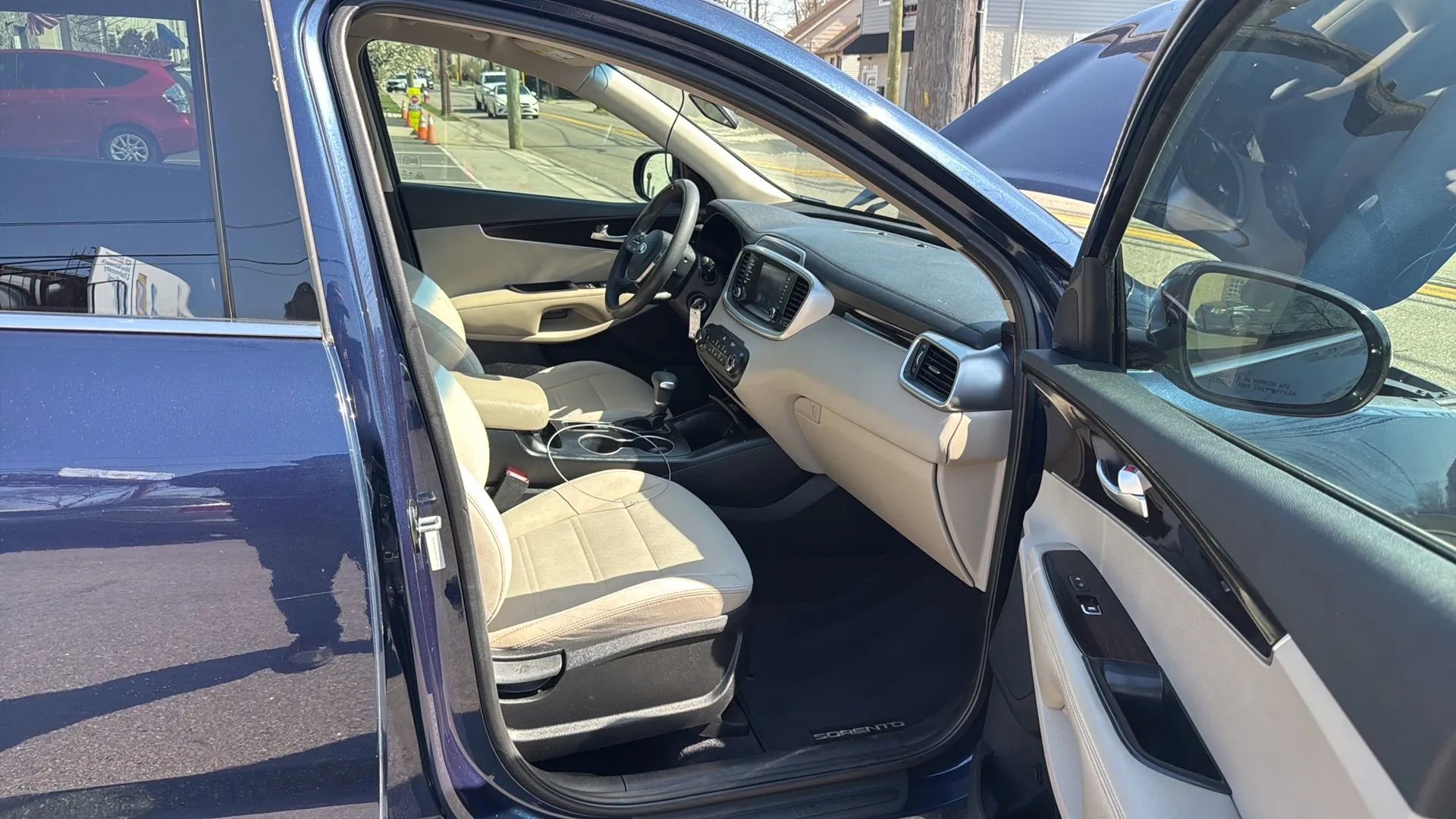 Used 2019 Kia Sorento LX image 25