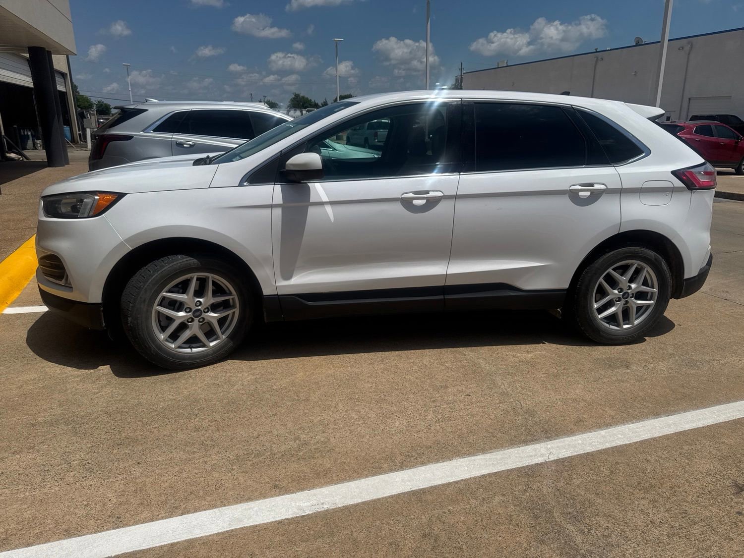 Used 2021 Ford Edge SEL FWD image 3