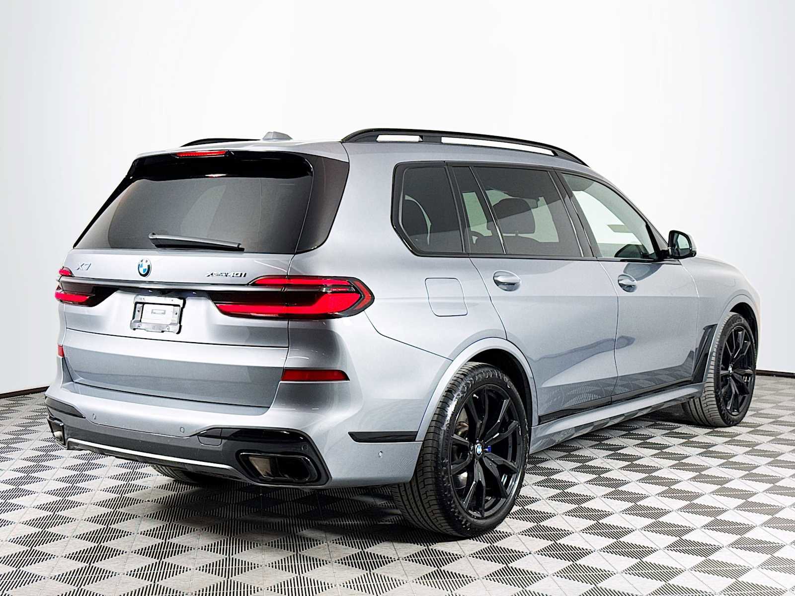 Used 2024 BMW X7 xDrive40i w/ Executive Package image 5