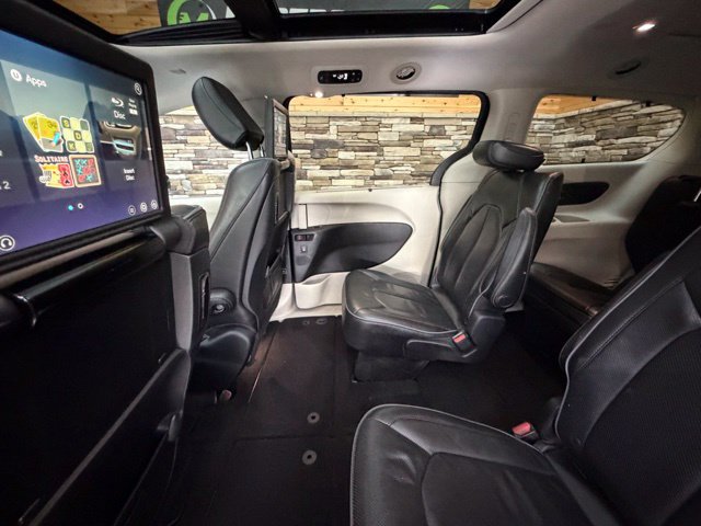 Used 2017 Chrysler Pacifica Limited FWD image 31