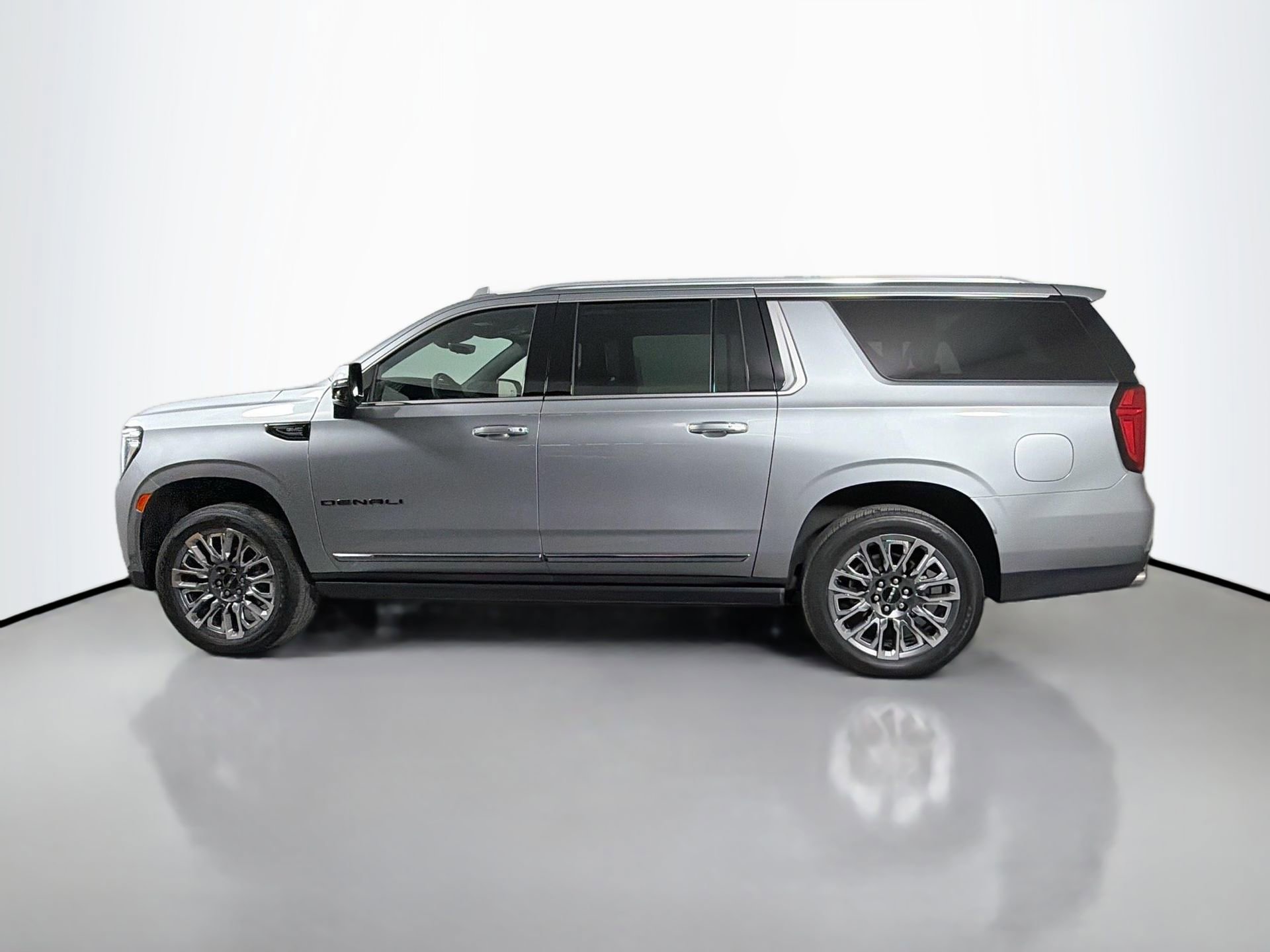 Used 2023 GMC Yukon XL Denali Ultimate image 9