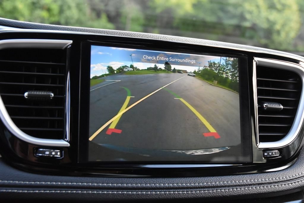 Used 2021 Chrysler Pacifica Touring-L w/ Uconnect Theater Family Group FWD image 25