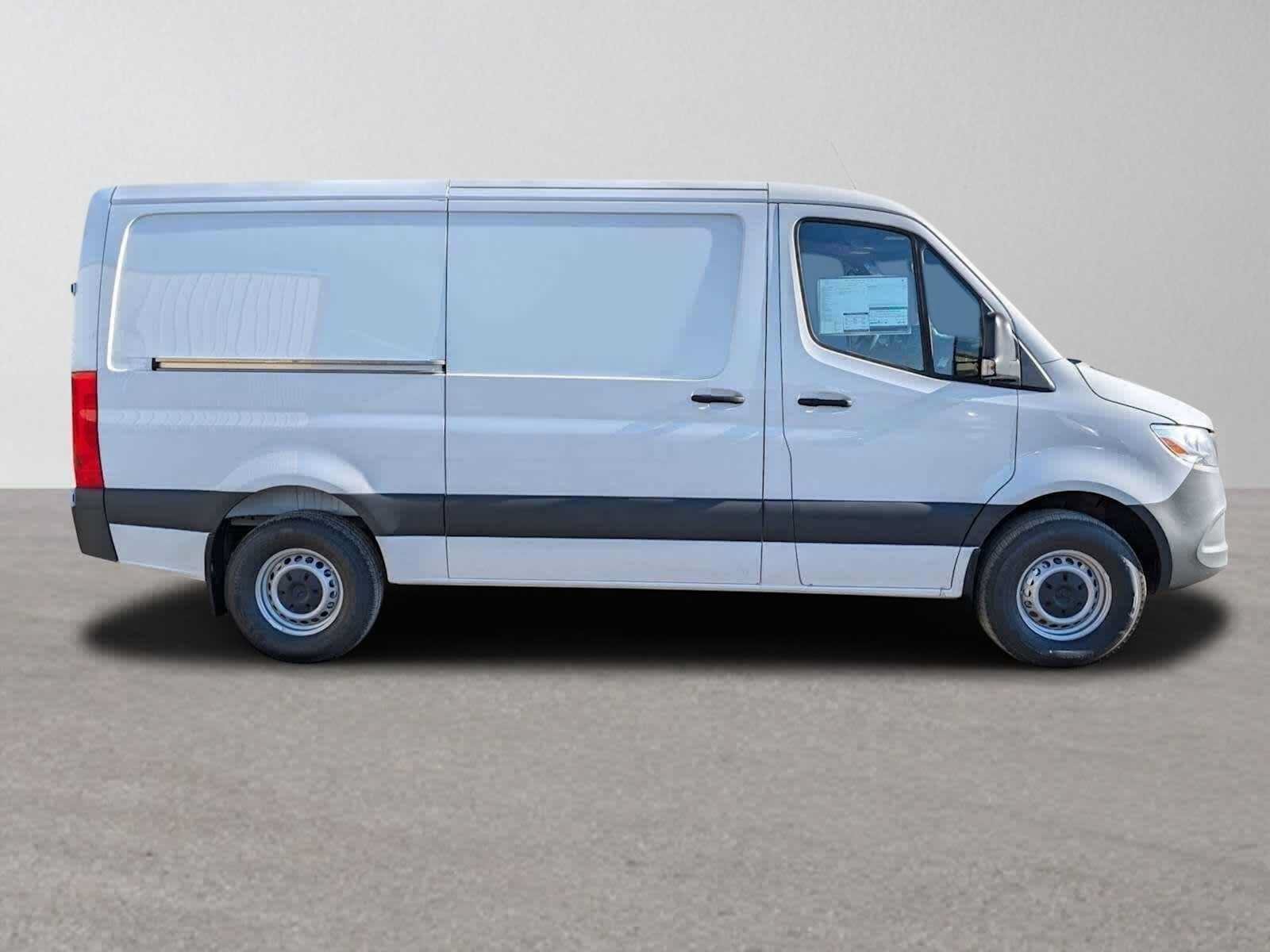 Used 2024 Mercedes-Benz Sprinter 3500 image 2