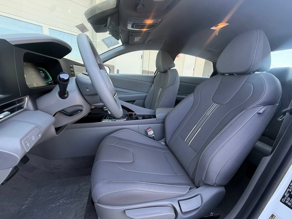 New 2026 Hyundai Elantra Hybrid FWD image 21