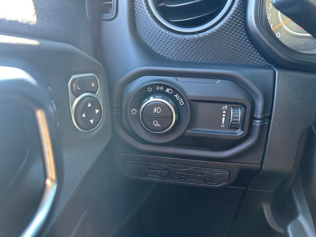 Certified 2025 Jeep Gladiator Mojave image 20