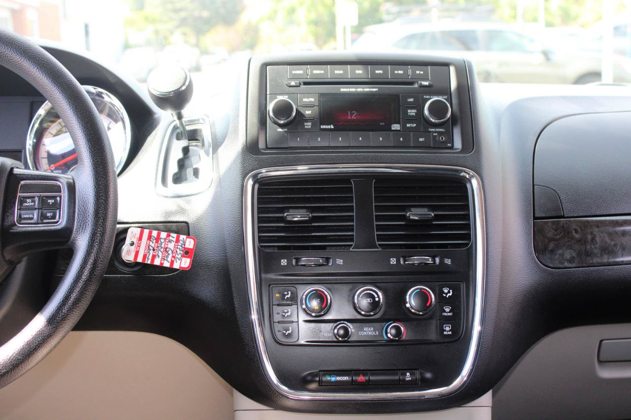 Used 2016 Dodge Grand Caravan SXT FWD image 10