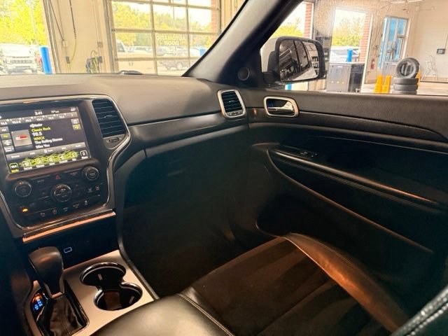 Used 2018 Jeep Grand Cherokee Altitude AWD/4WD image 21