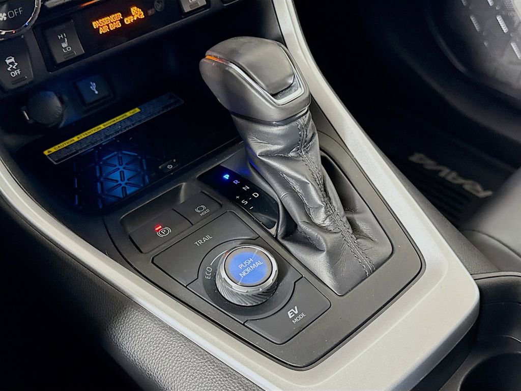 Used 2020 Toyota RAV4 XSE image 17