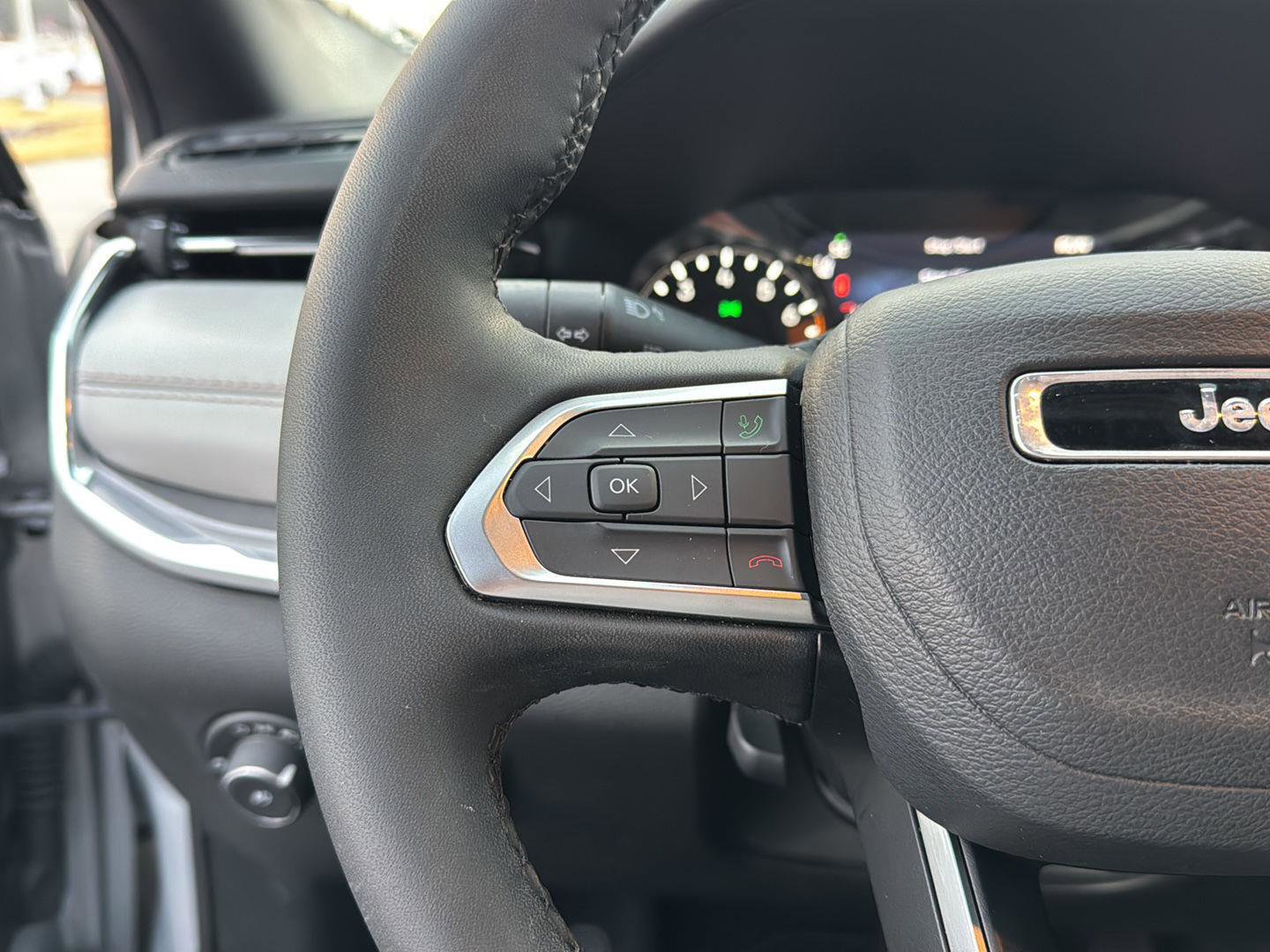 Used 2024 Jeep Compass Limited image 18