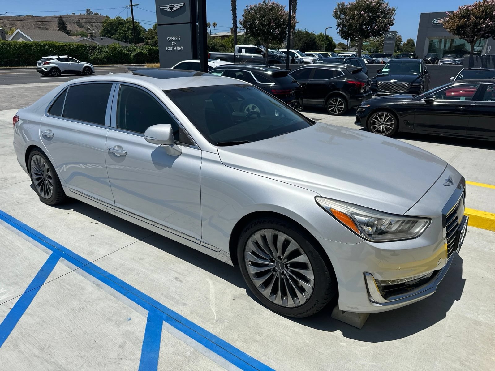 Used 2018 Genesis G90 5.0 Ultimate RWD image 2