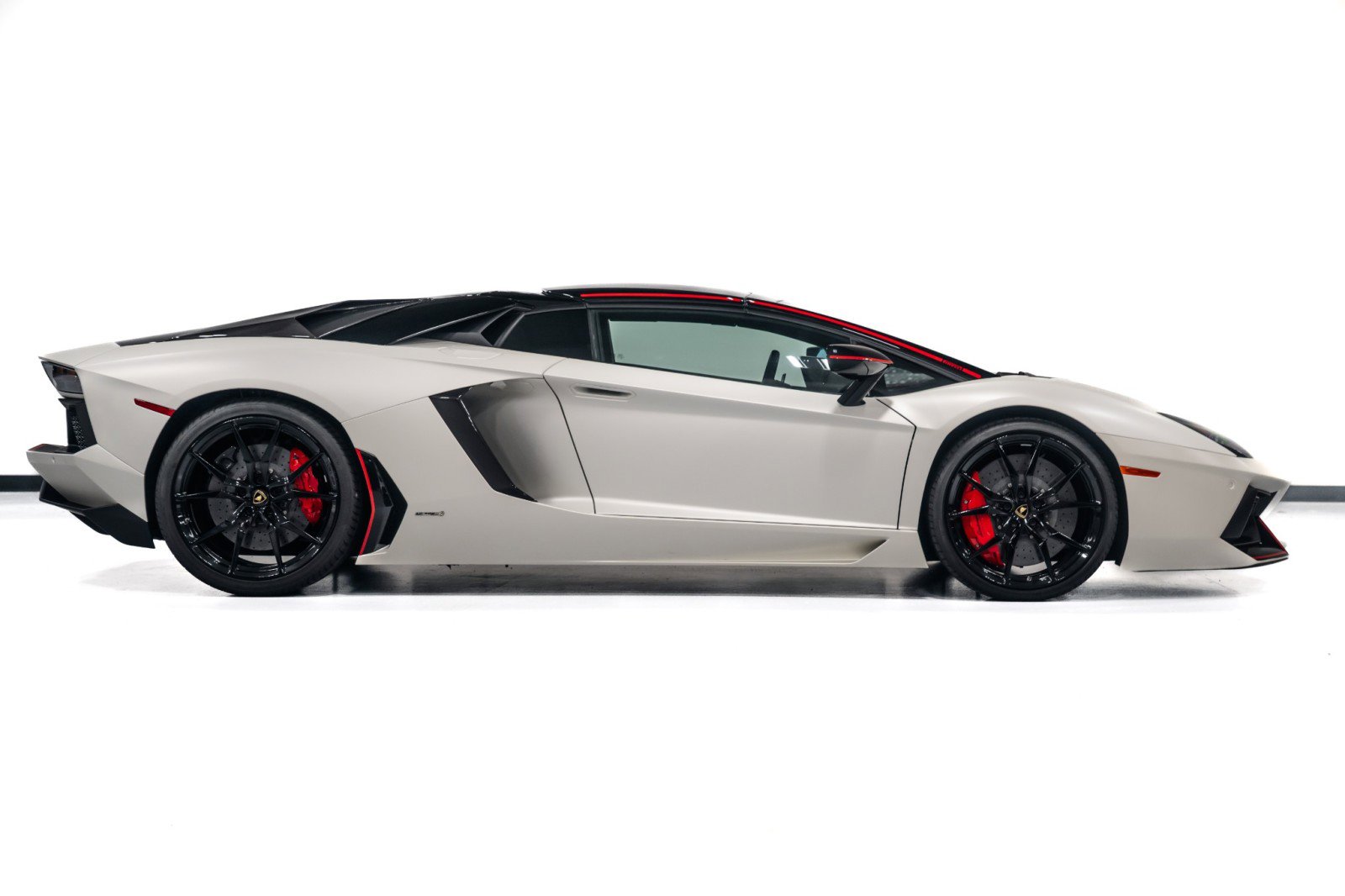 Used 2016 Lamborghini Aventador LP 700-4 image 9