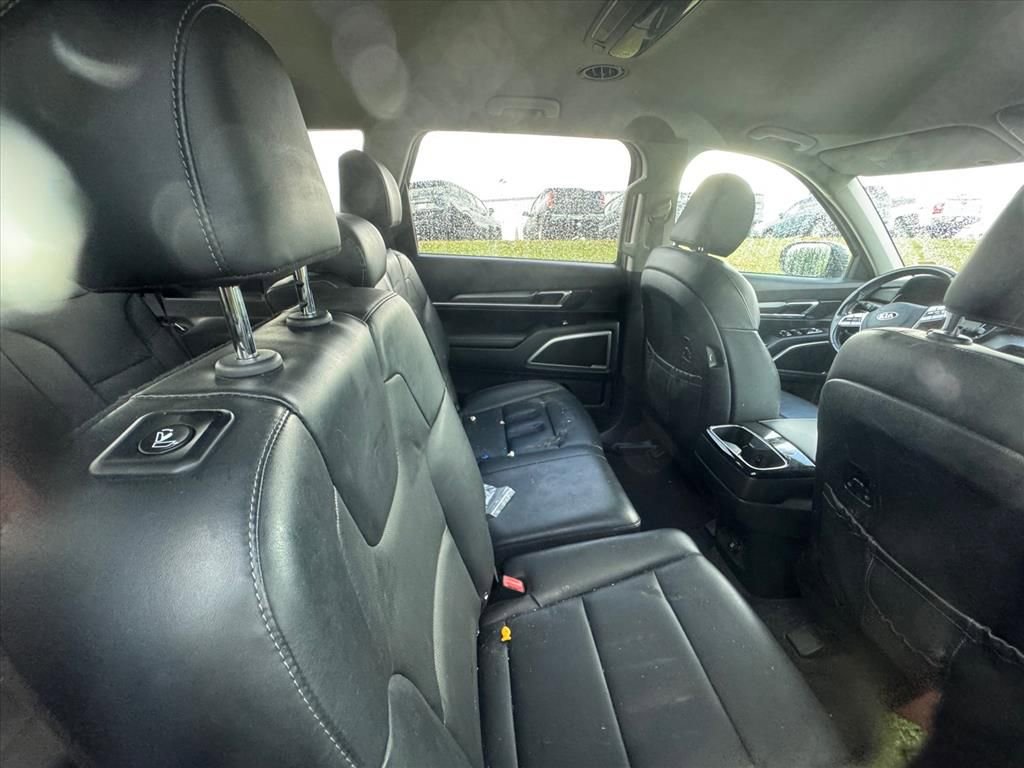 Used 2021 Kia Telluride LX AWD/4WD image 3