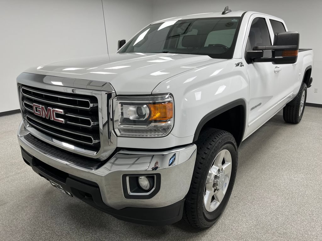 Used 2017 GMC Sierra 2500 SLE w/ HD SLE Preferred Plus Package AWD/4WD image 4