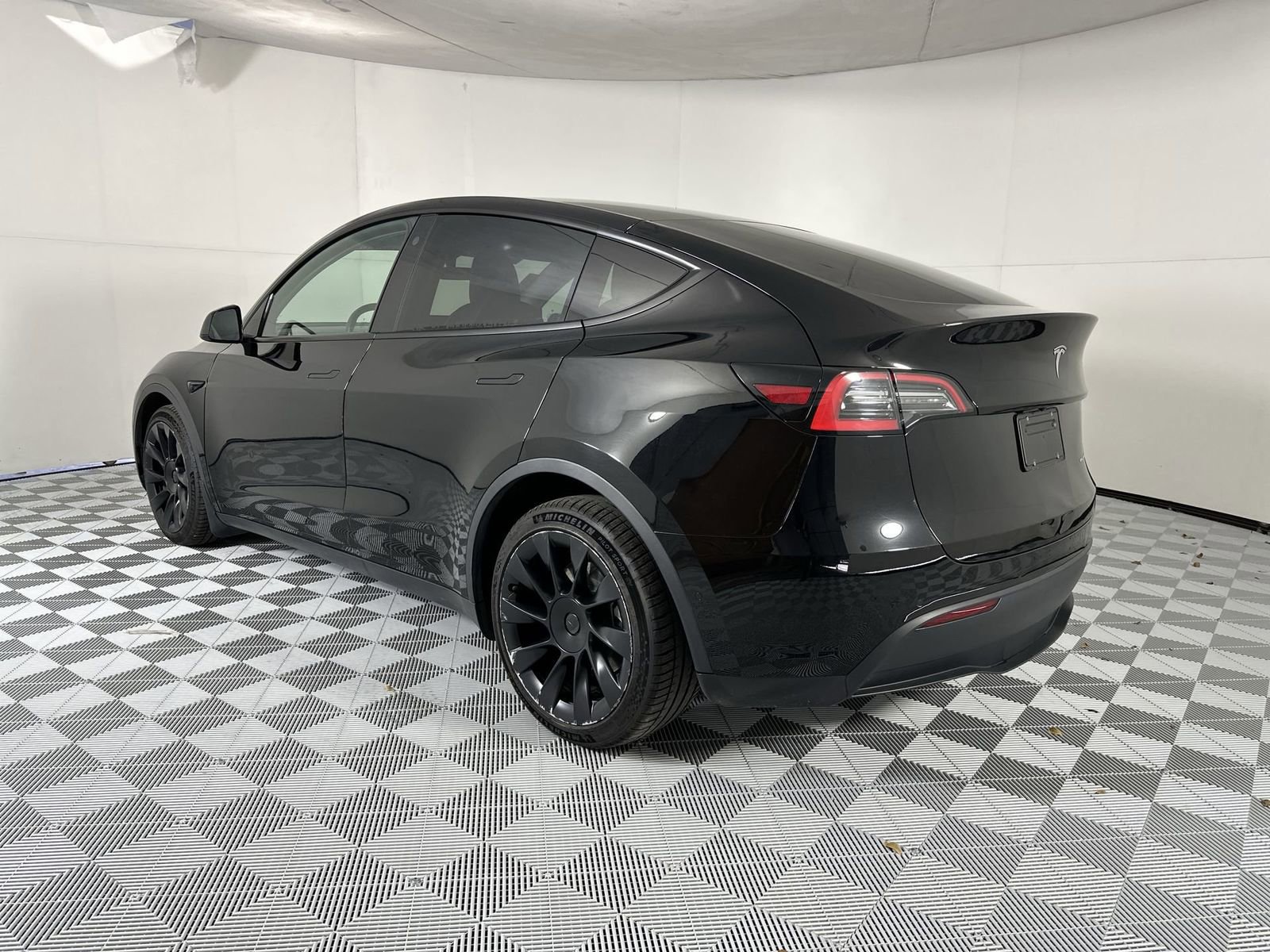 Used 2021 Tesla Model Y Long Range image 6
