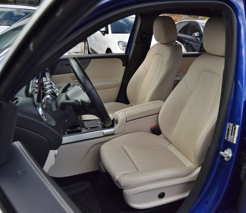 Used 2021 Mercedes-Benz GLB 250 4MATIC w/ Premium Package image 16
