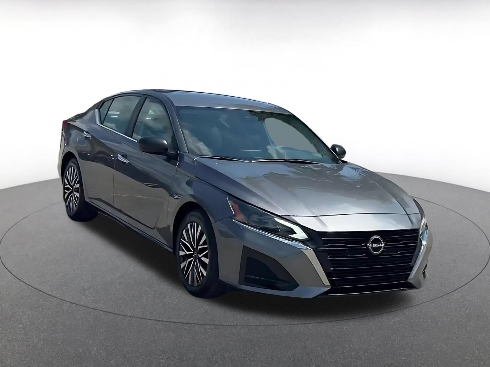 Used 2025 Nissan Altima 2.5 SV FWD image 3