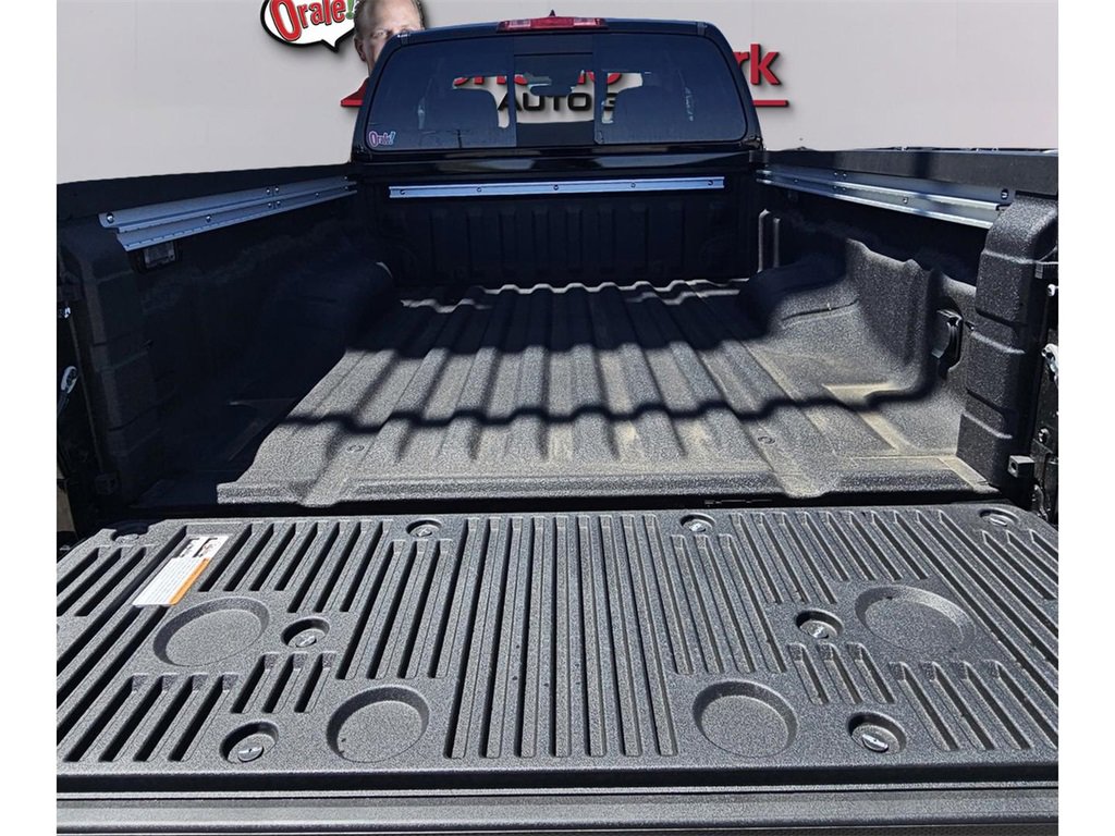 Used 2025 Nissan Frontier SV w/ SV Convenience Package image 16