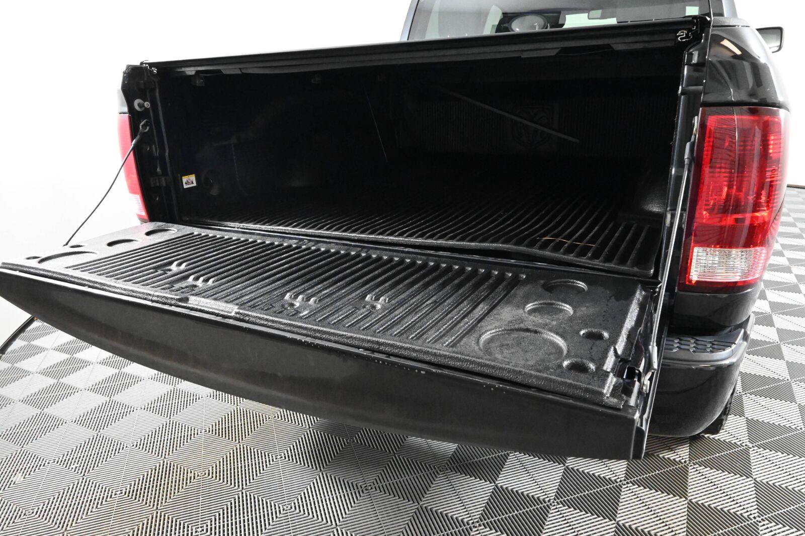 Used 2016 RAM 1500 Express w/ Black Ram 1500 Express Group AWD/4WD image 7