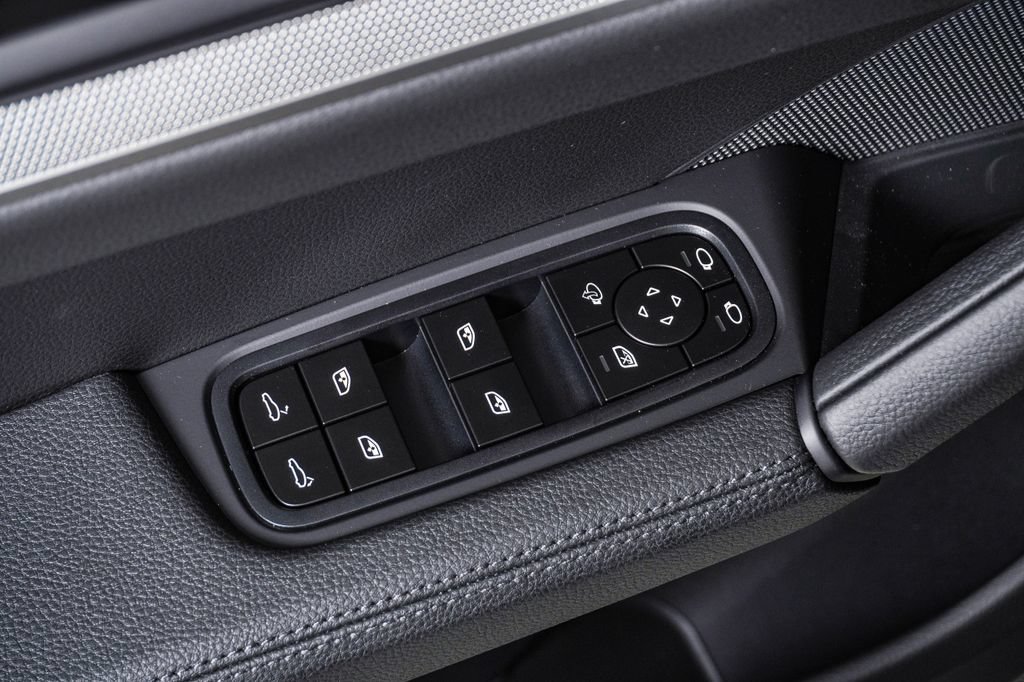 New 2026 Porsche Cayenne Coupe AWD/4WD image 26