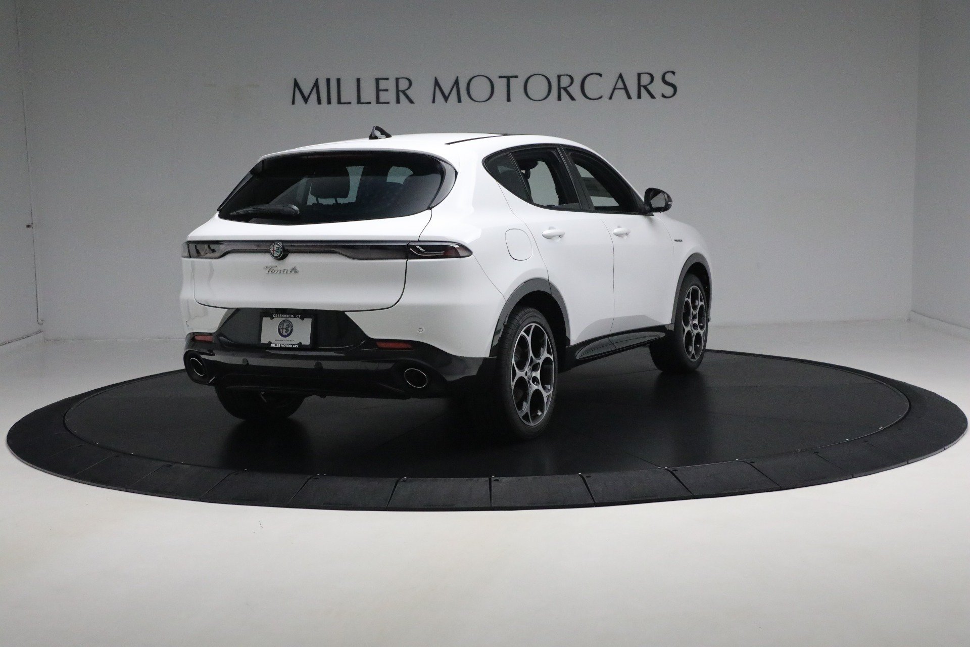 Used 2024 Alfa Romeo Tonale Veloce w/ Premium Interior Package AWD/4WD image 13