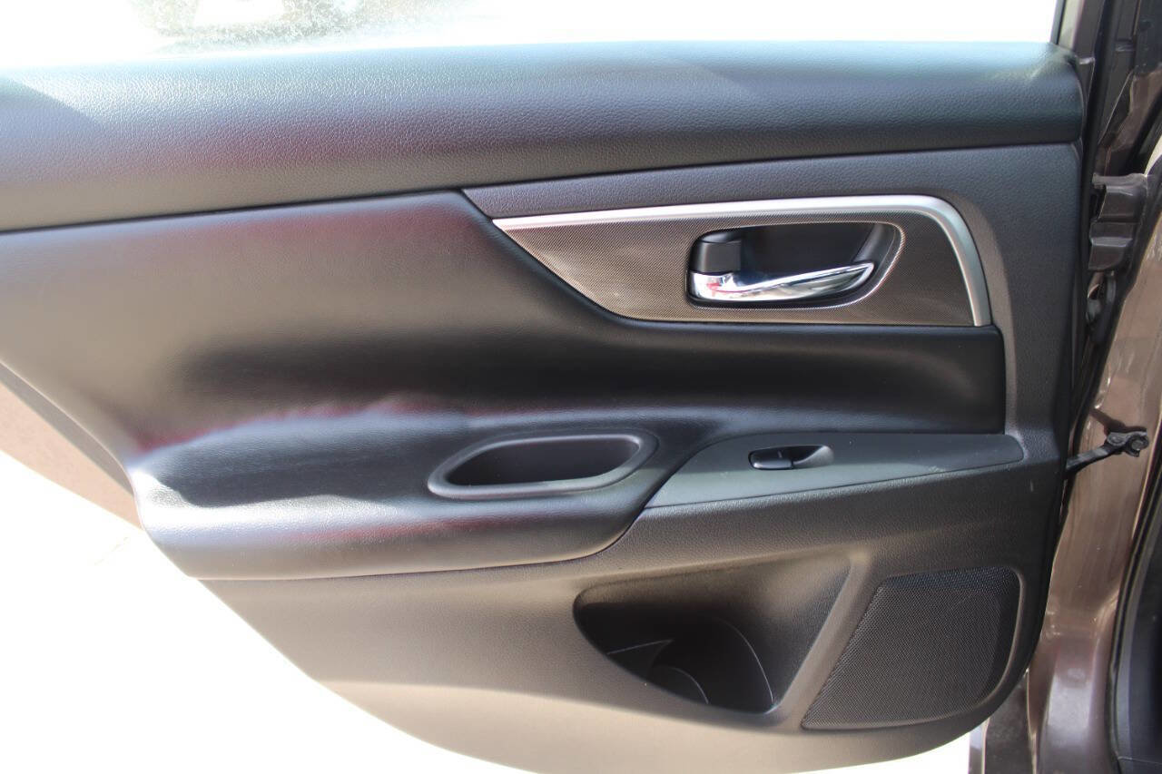 Used 2015 Nissan Altima 2.5 SL w/ Moonroof Package image 9