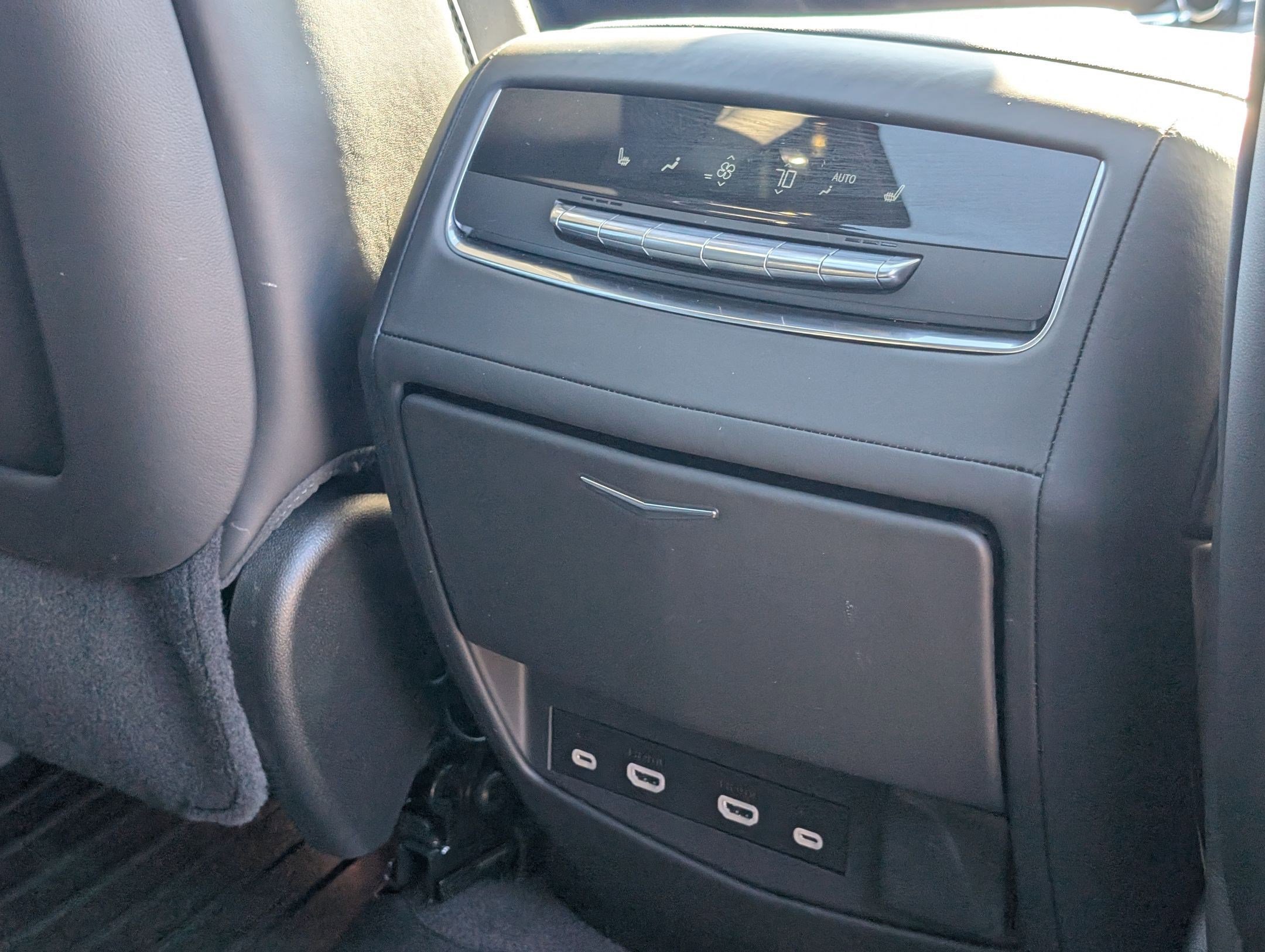 Used 2024 Cadillac Escalade Sport Platinum w/ LPO, ONYX Package image 30