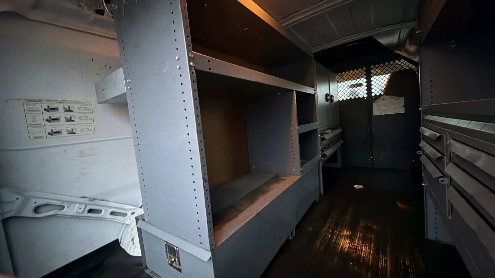 Used 2009 Chevrolet Express 2500 Van 3D image 8