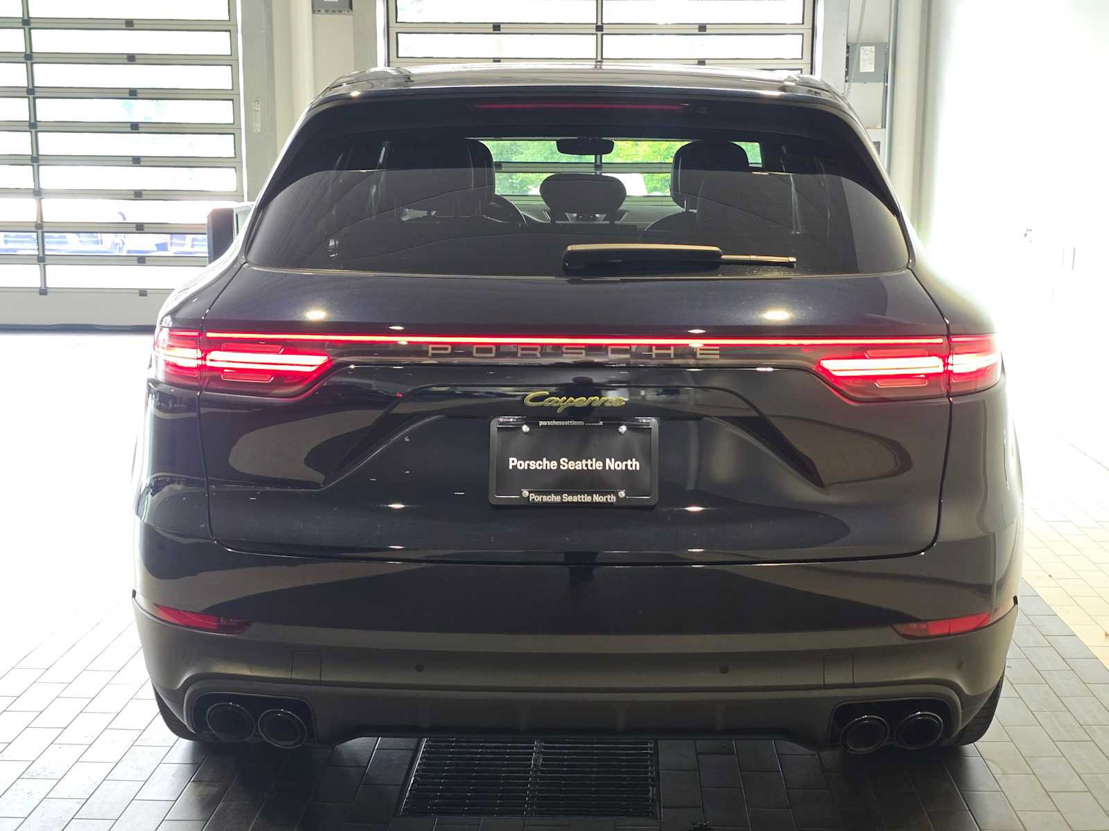 Used 2022 Porsche Cayenne Platinum Edition AWD/4WD image 6