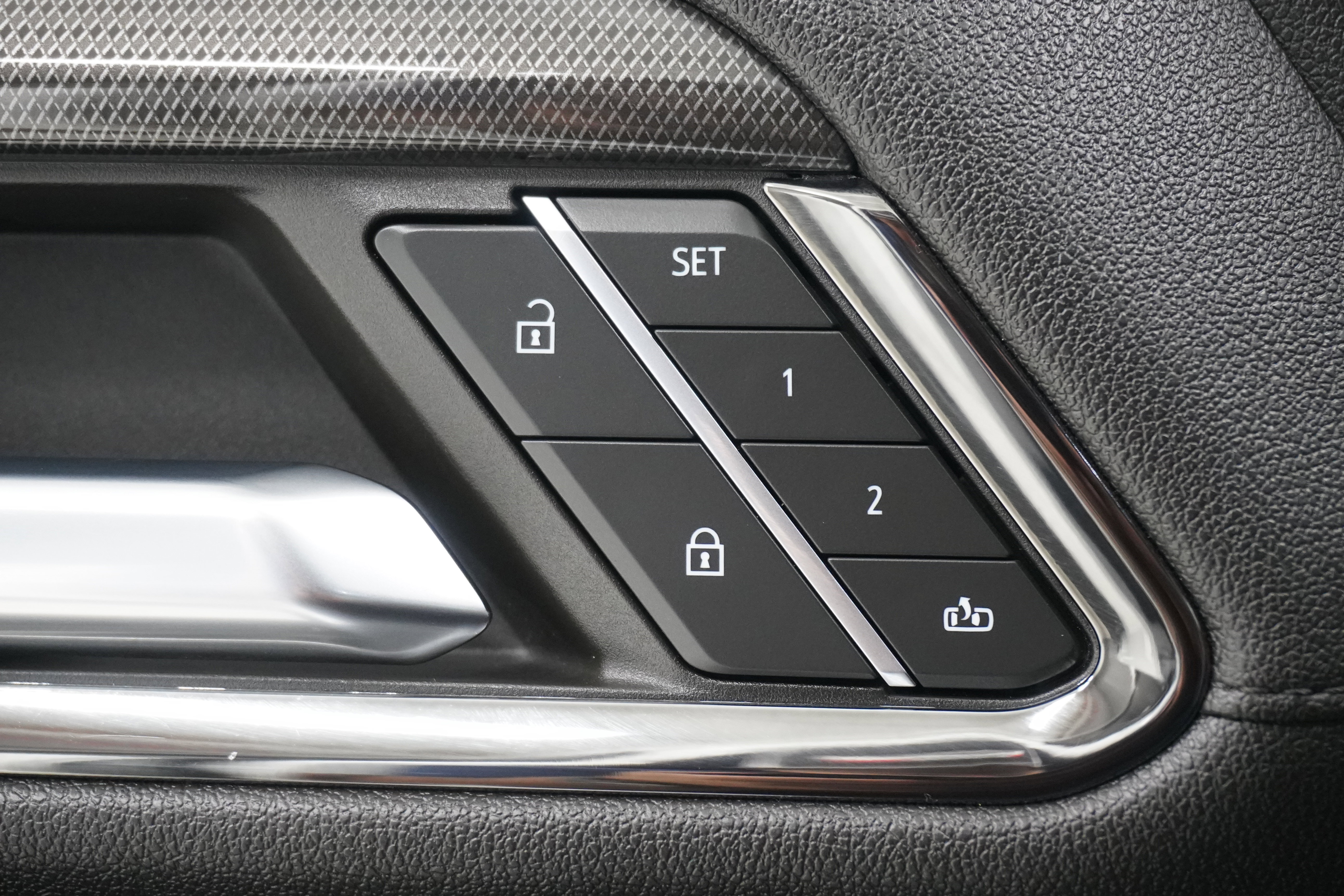 Used 2024 GMC Sierra 2500 AT4 w/ Technology Package image 18