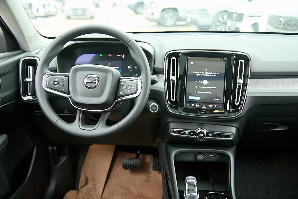 New 2026 Volvo XC40 B5 Plus w/ Climate Package image 24