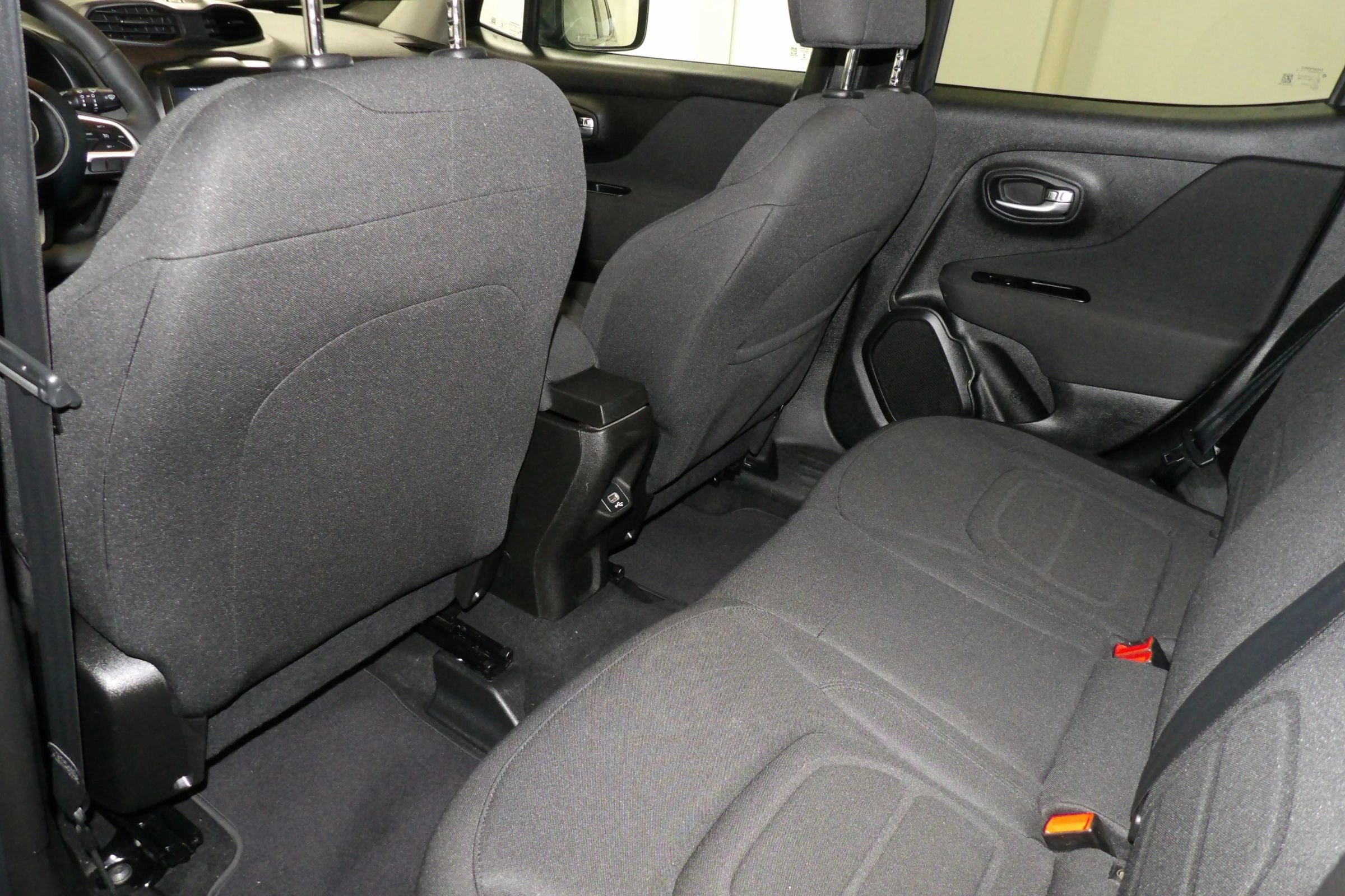Used 2021 Jeep Renegade Latitude FWD image 10