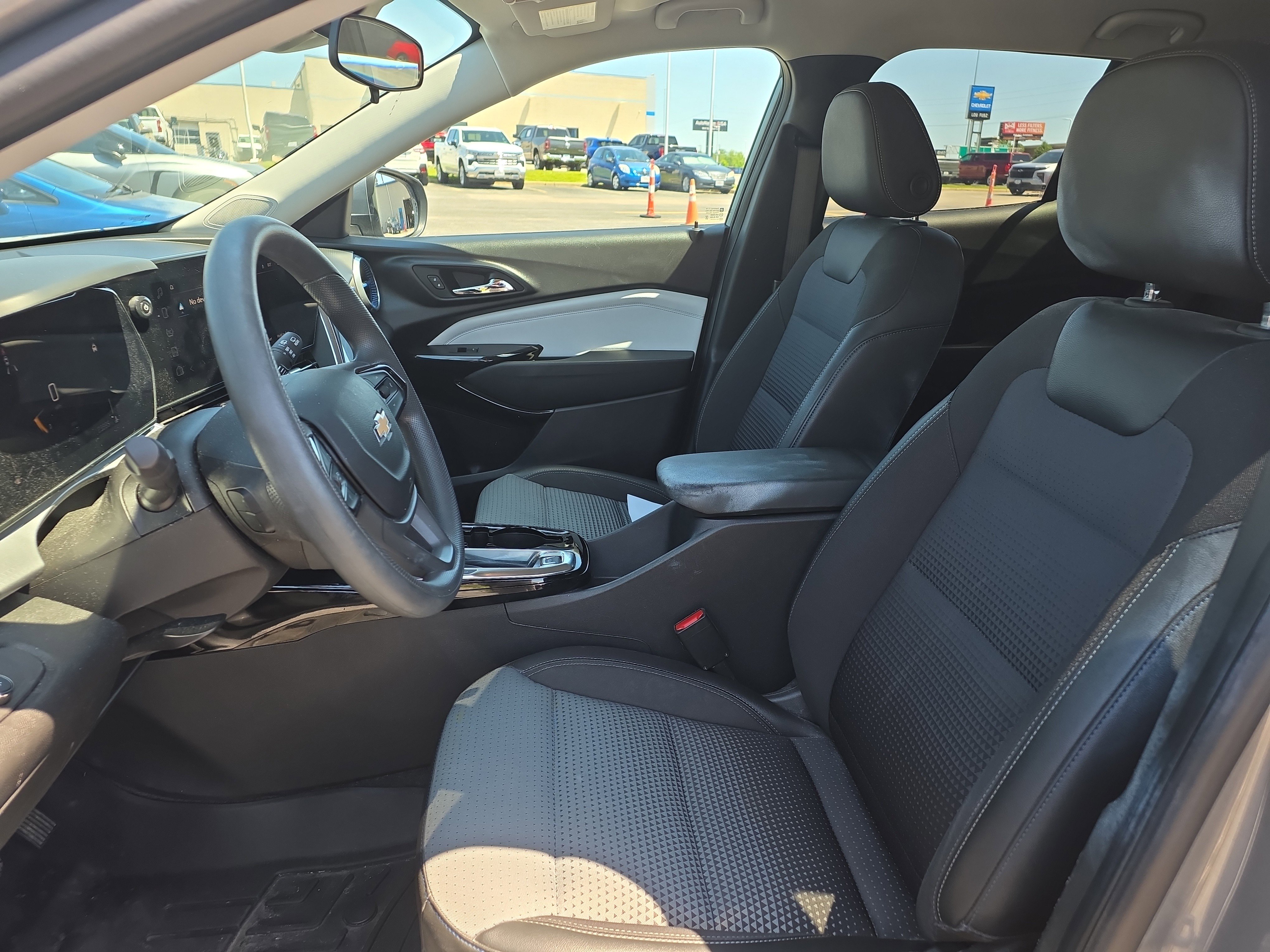 Used 2024 Chevrolet Trax LT FWD image 13