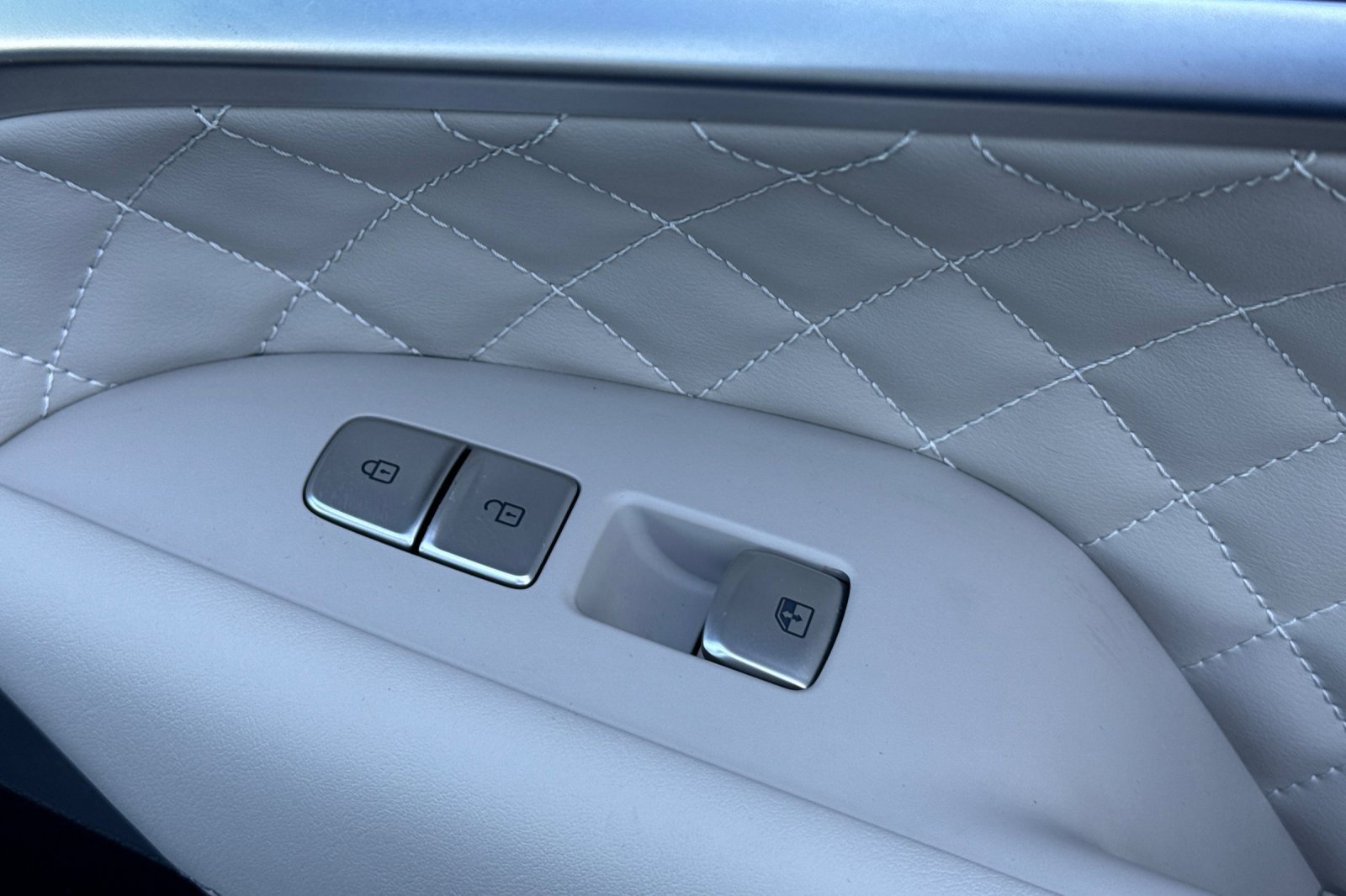 Used 2022 Genesis G70 3.3T image 20