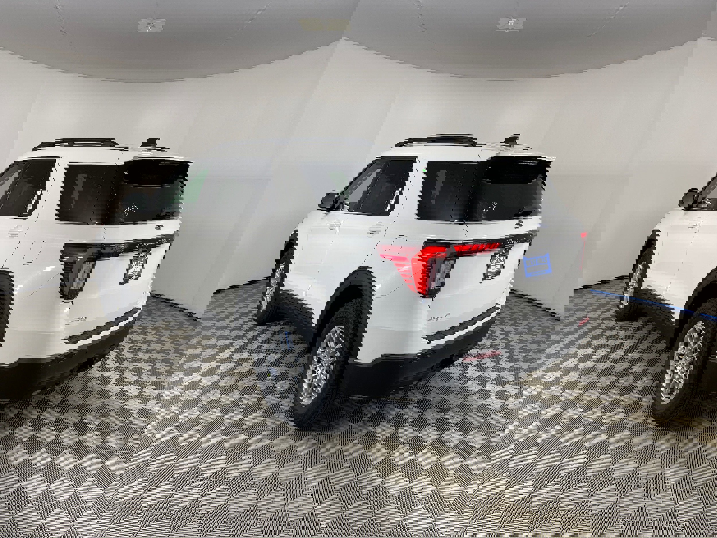 New 2026 Ford Explorer Active image 5