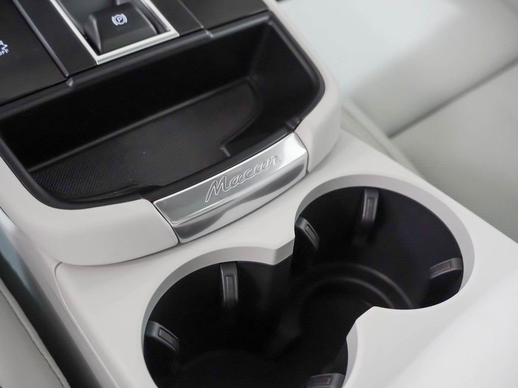 Used 2025 Porsche Macan image 34