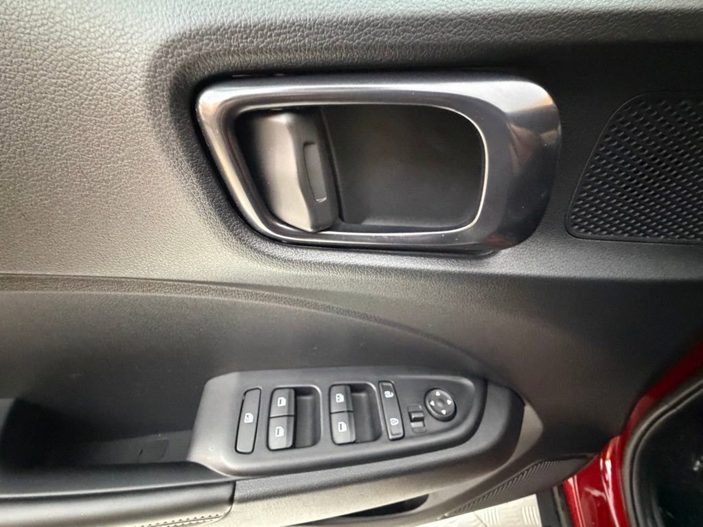Used 2024 Hyundai Venue Limited FWD image 26