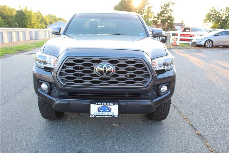 Used 2021 Toyota Tacoma TRD Off-Road w/ Technology Package AWD/4WD image 2