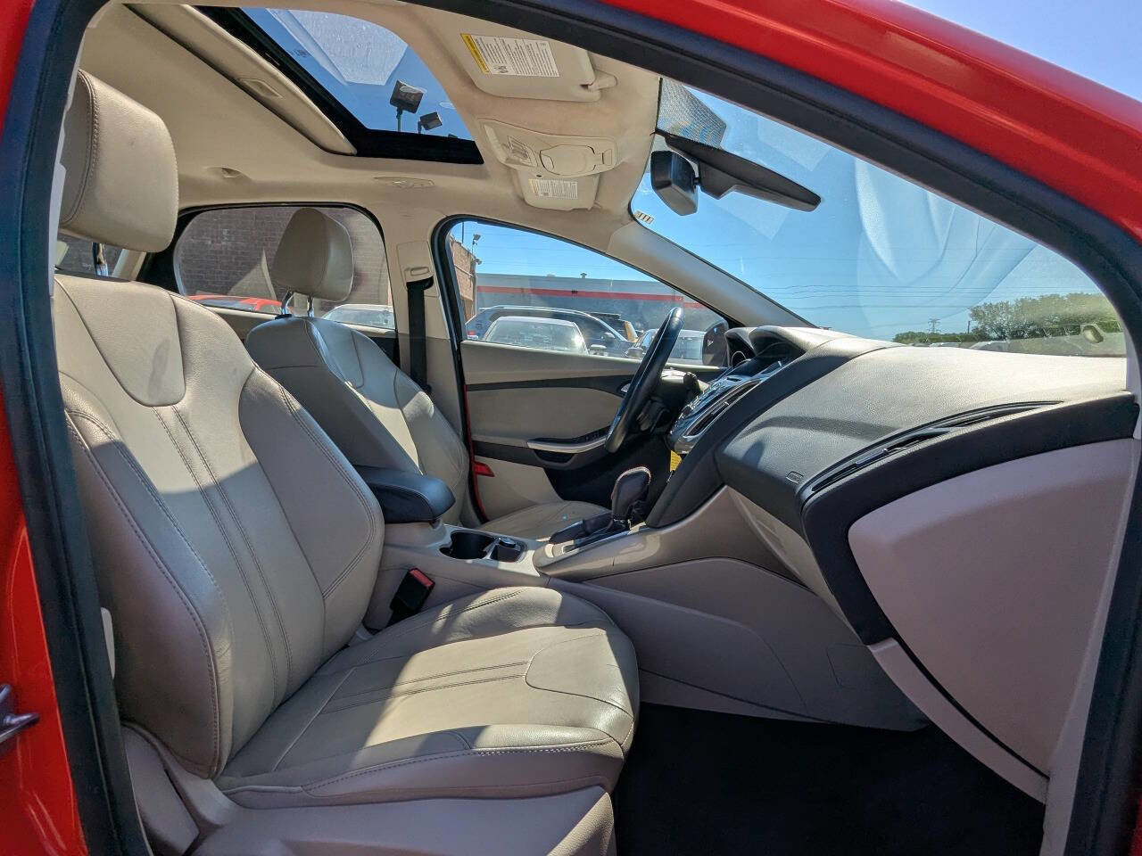 Used 2012 Ford Focus SEL FWD image 15