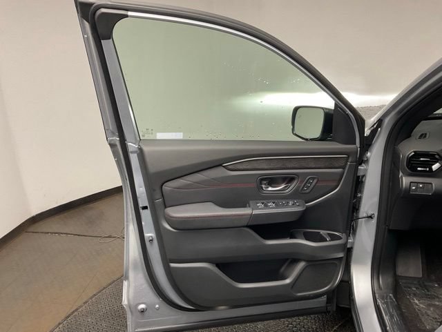 New 2026 Honda Pilot Black Edition image 9