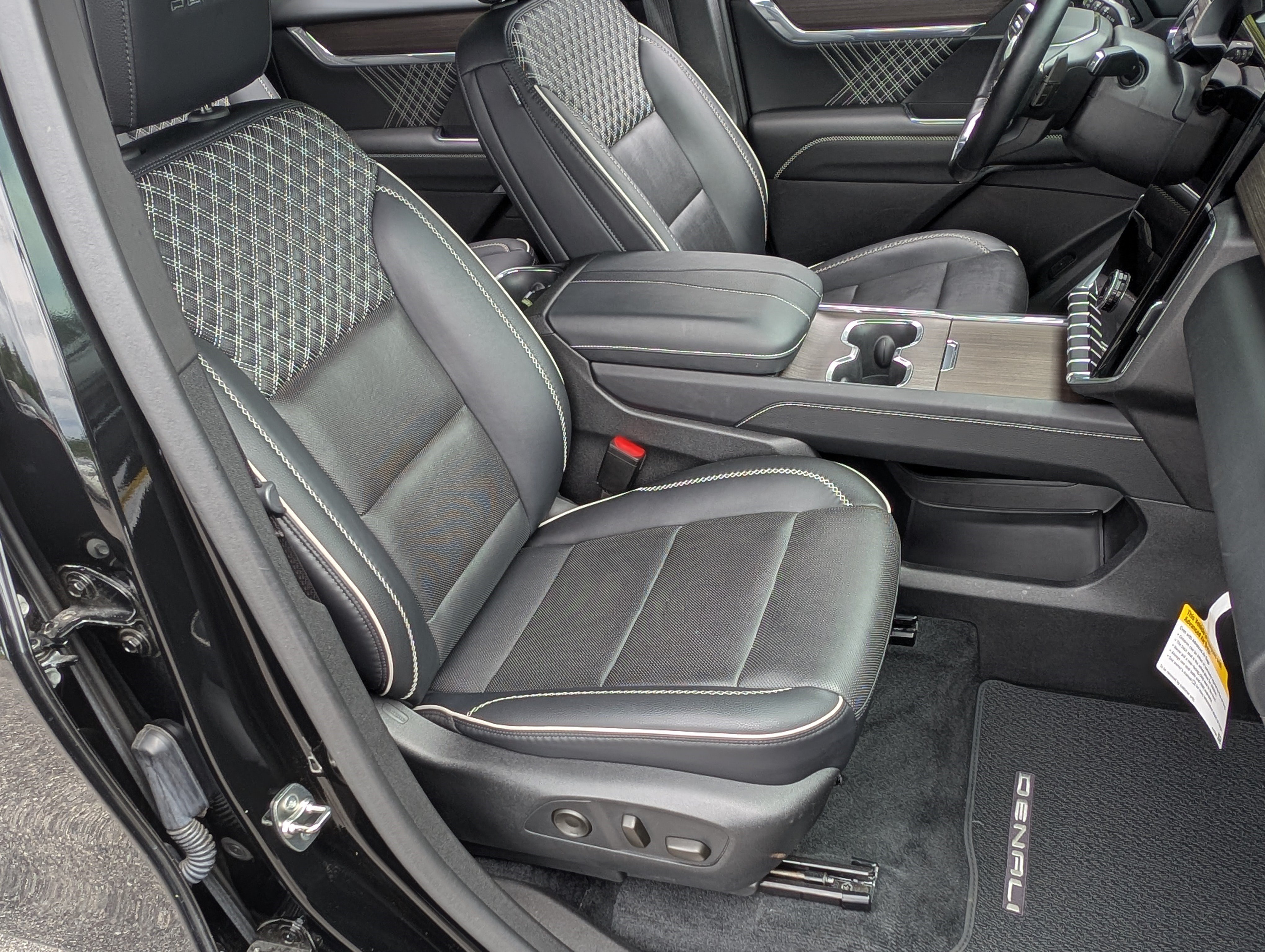 Used 2024 GMC Acadia Denali FWD image 22