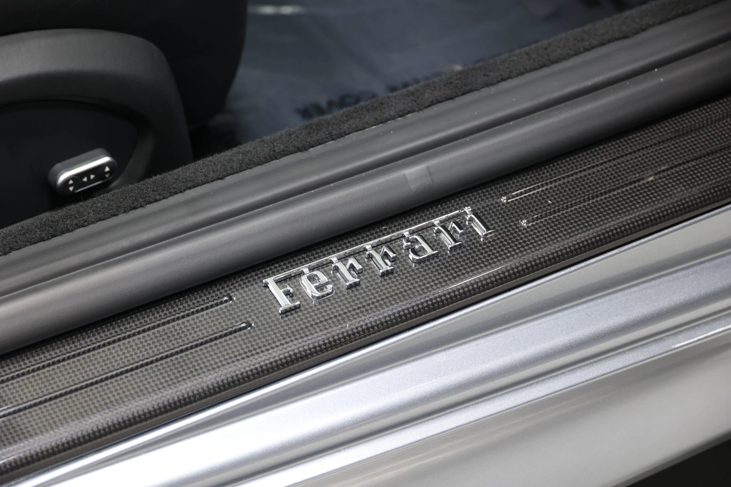 Used 2015 Ferrari California T image 77