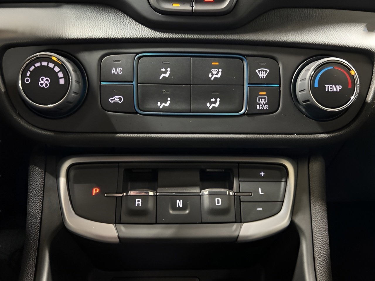 Used 2024 GMC Terrain SLE image 39