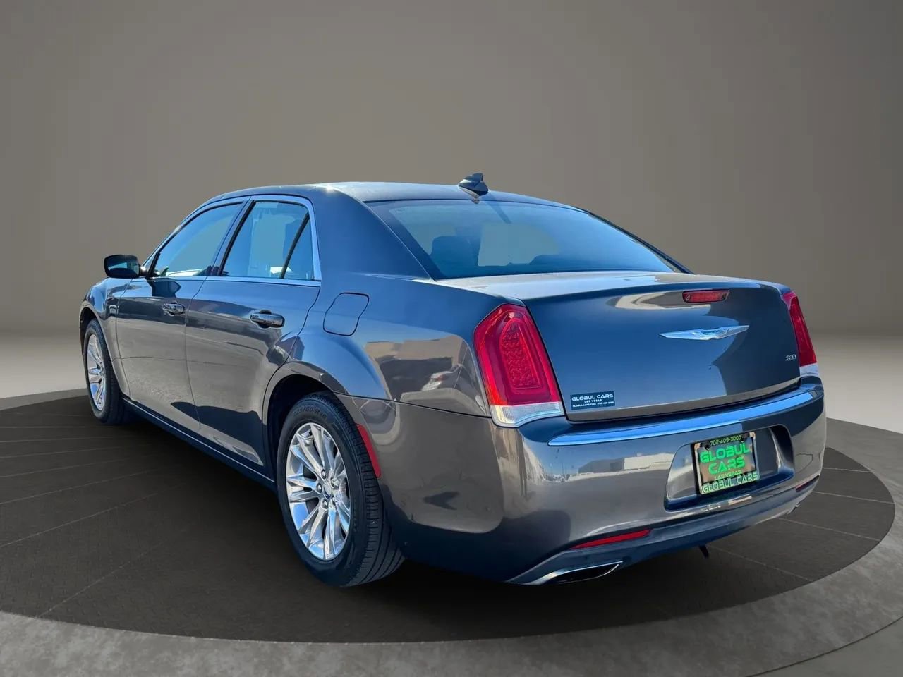 Used 2017 Chrysler 300 Limited image 7