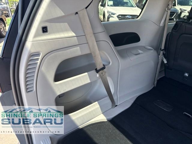 Used 2023 Chrysler Pacifica Touring-L FWD image 16